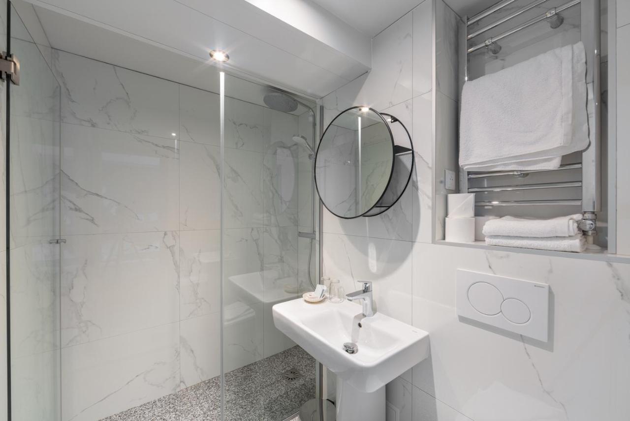 Hotel Saint Christophe Париж Экстерьер фото
